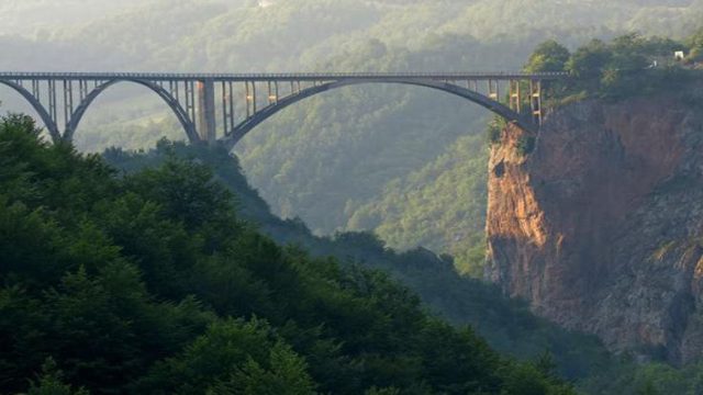 Панорамный вид на мост Джурджевича