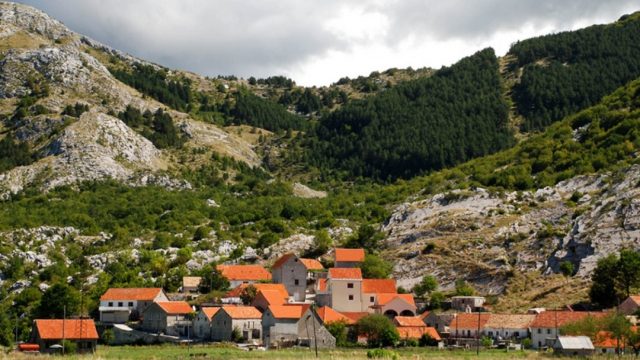 Деревня Негуши экскурсии в Черногории